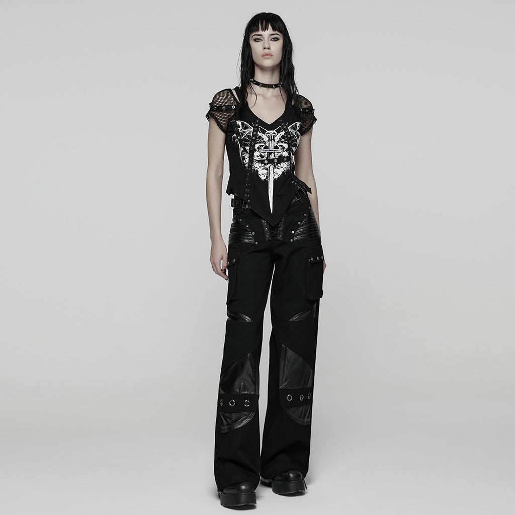 Look completo con la camiseta de calaveras y pantalón cargo negro, el pantalón no se incluye