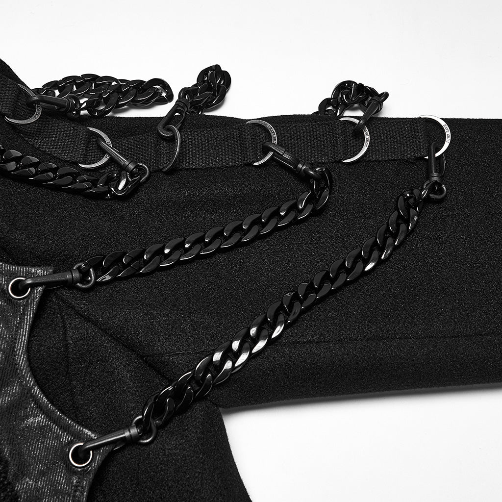 Detalle de las cadenas negras con anillas y mosquetones en la manga