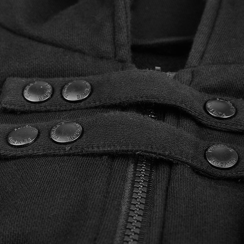 Detalle de las trabillas del cuello con corchetes de presión grabados y la cremallera