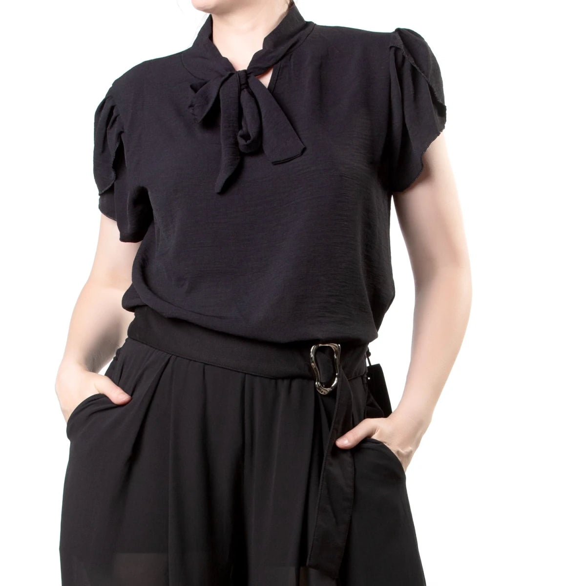 Blusa Negra con Cuello de Lazo y Manga Tulipán - Crazyinlove