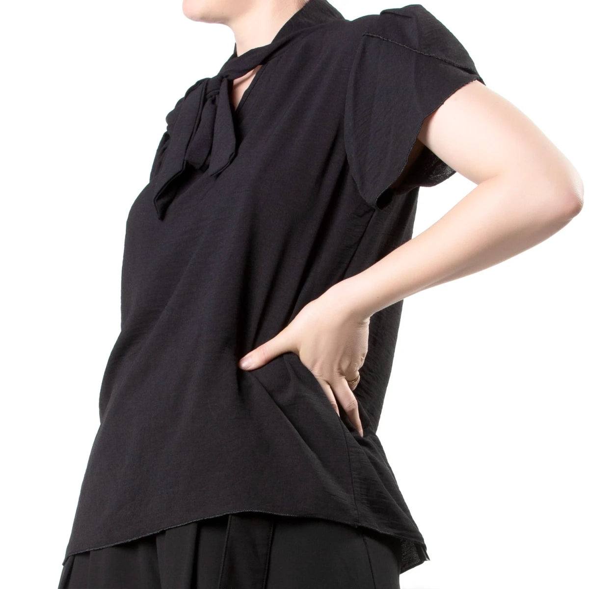 Blusa Negra con Cuello de Lazo y Manga Tulipán - Crazyinlove