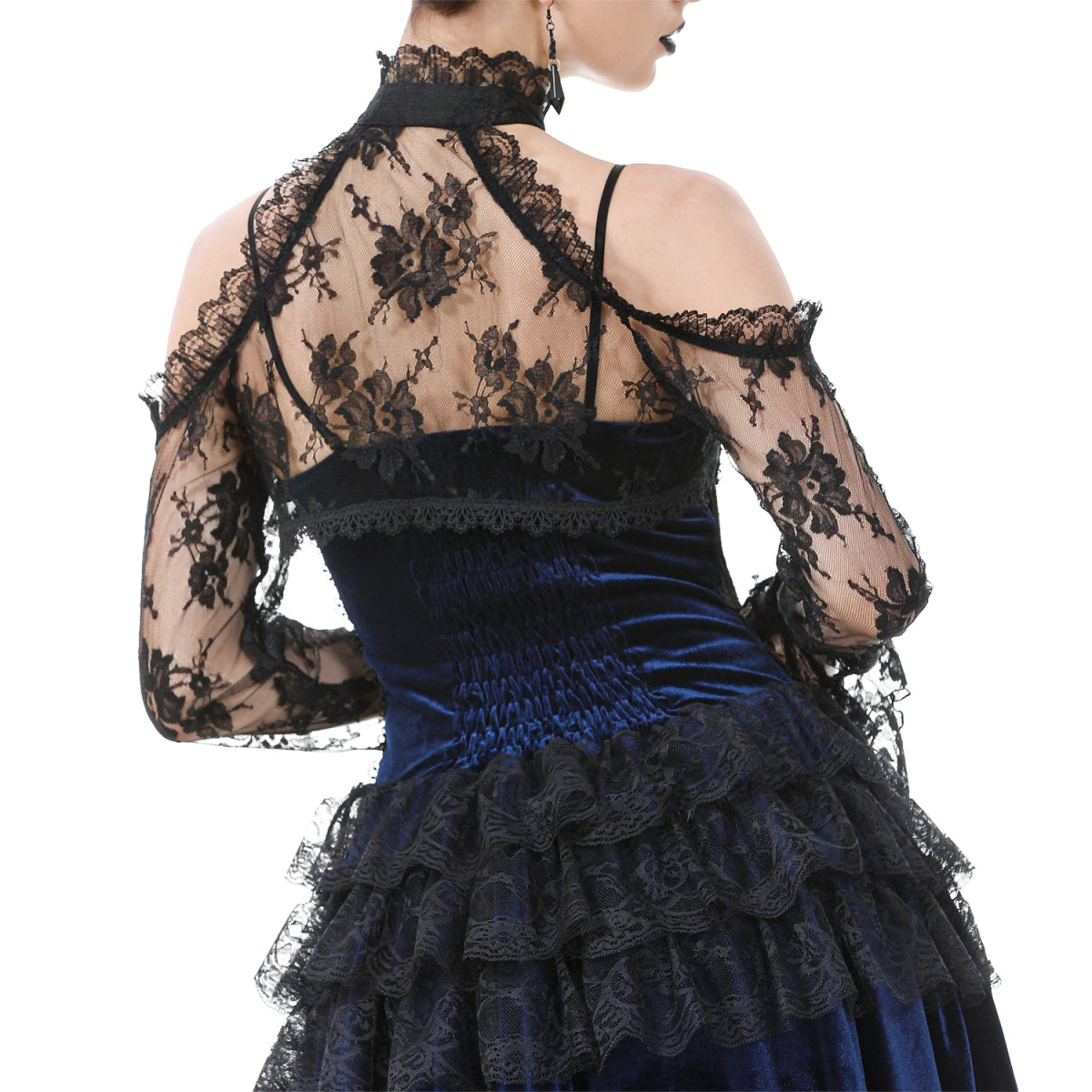 Vista trasera de bolero gótico de encaje negro con patrón floral y diseño de hombros descubiertos.