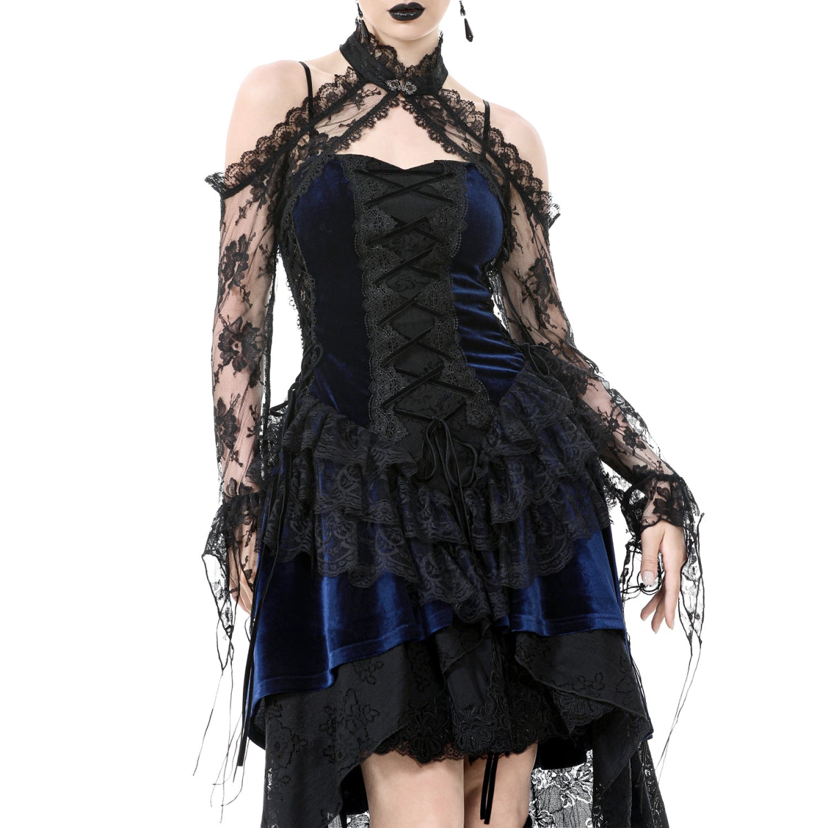 Bolero de encaje negro transparente con cuello alto y mangas largas acampanadas con terminaciones deshilachadas.