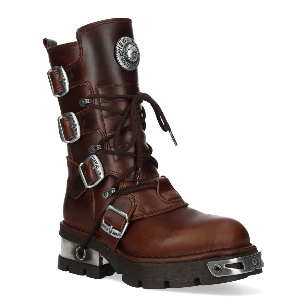 Bota rock castanha em vista de três quartos com atacadores, fivelas e plataforma com placas de metal