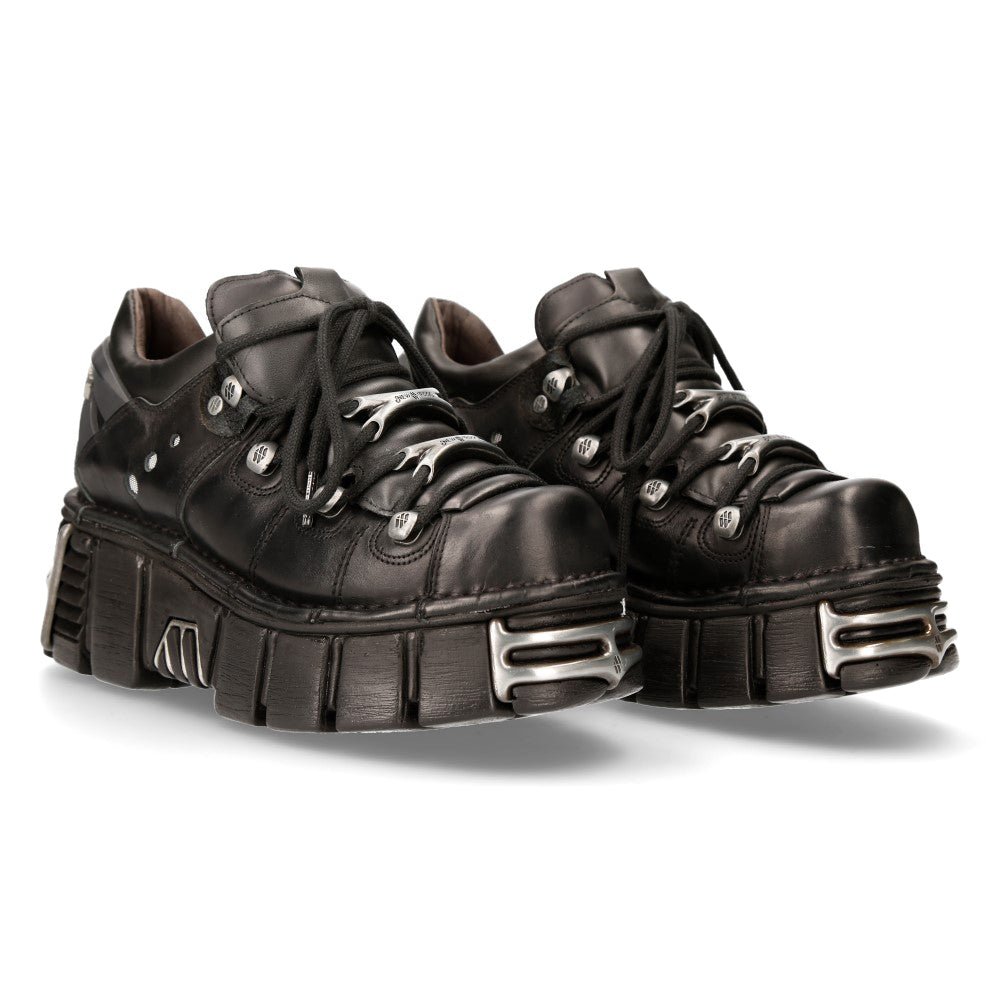Par de botines bajos negros New Rock M-120N-S26 con plataforma y cordones largos