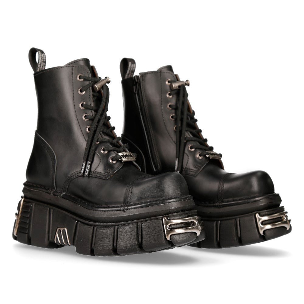 Par de botines militares New Rock M-NEWMILI083-S37 negros con protectores metálicos en la suela