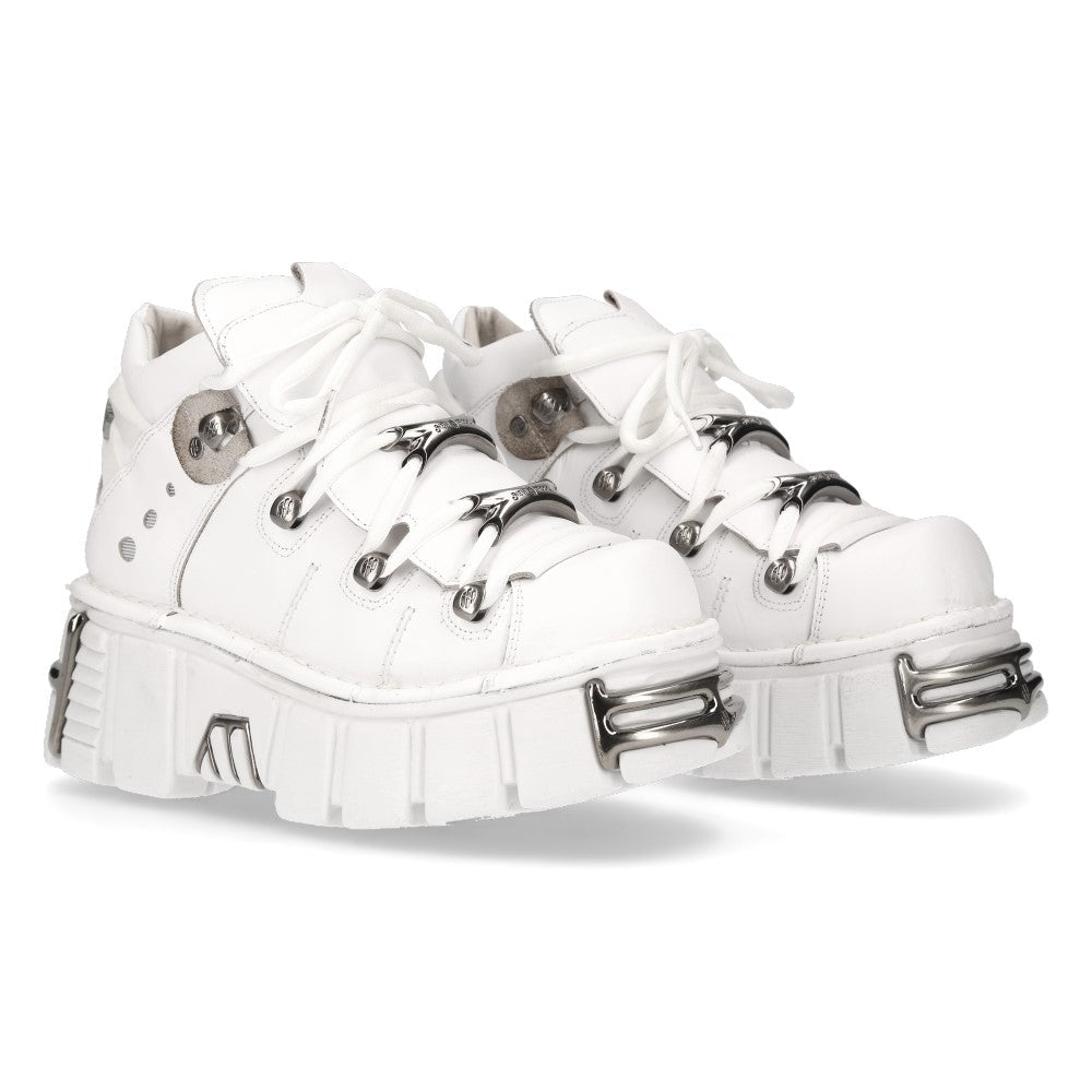 Par de botines blancos de piel New Rock M-106N-S18 con plataforma blanca y metal pulido