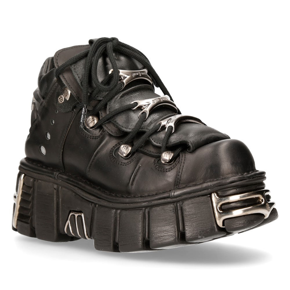 Botín M-106-S1 en tres cuartos con cordones negros y pasacordones de hueso