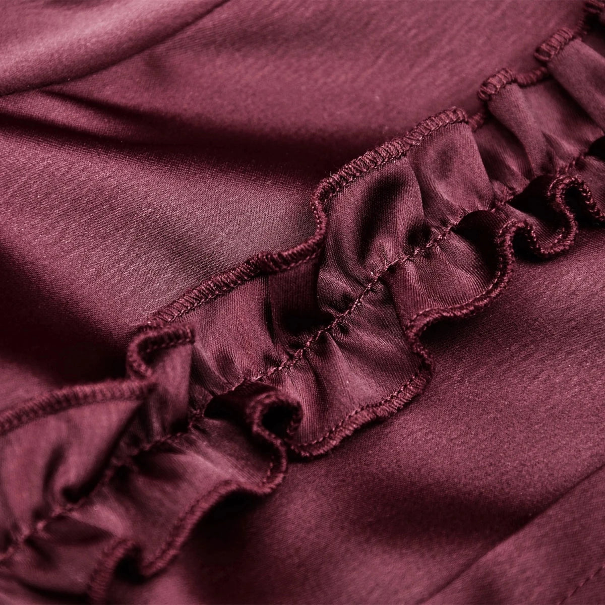 Camisa Burdeos de Satén con Volantes y Lazadas - Crazyinlove
