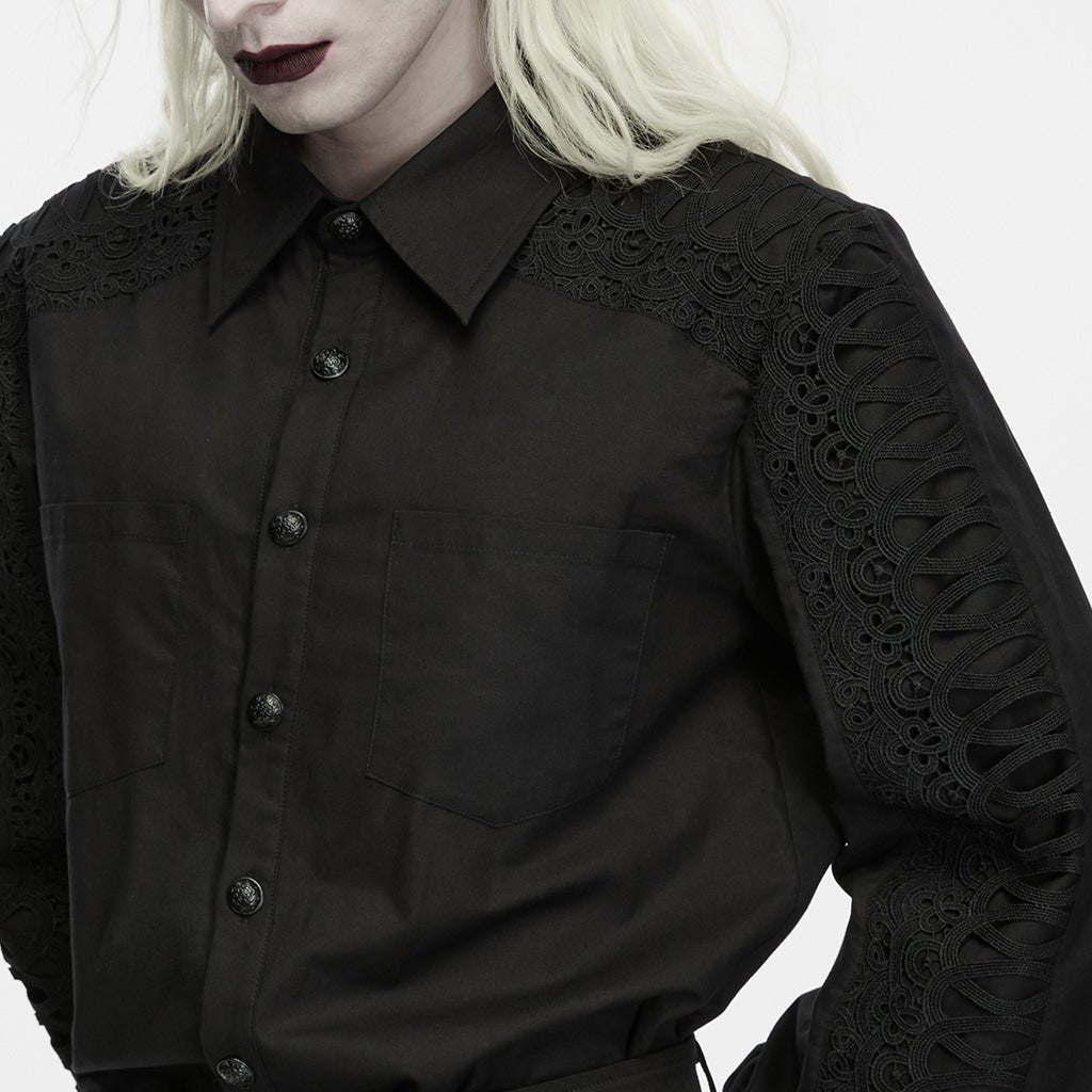 Primer plano del cuello camisero, la tapeta con botones y el encaje del hombro