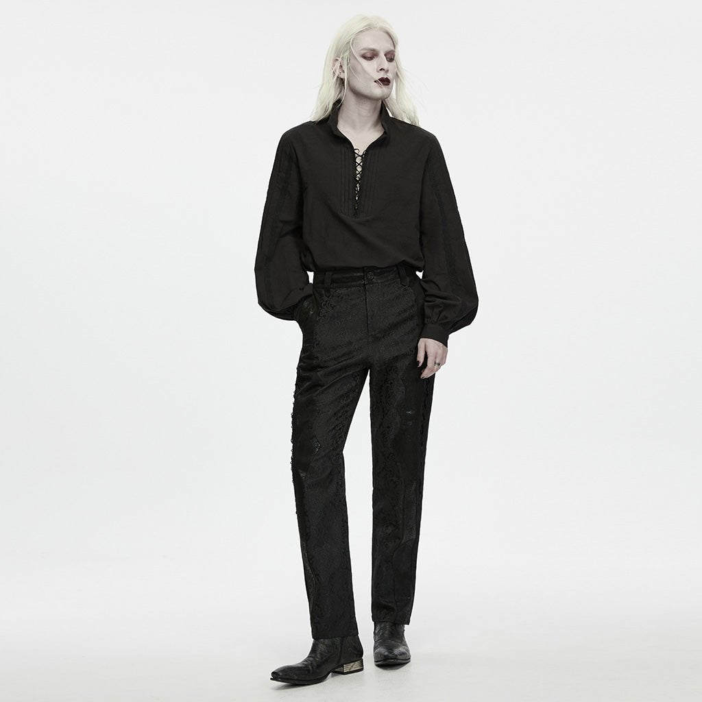 Look completo con la camisa pirata negra, pantalón de jacquard y botines no incluidos