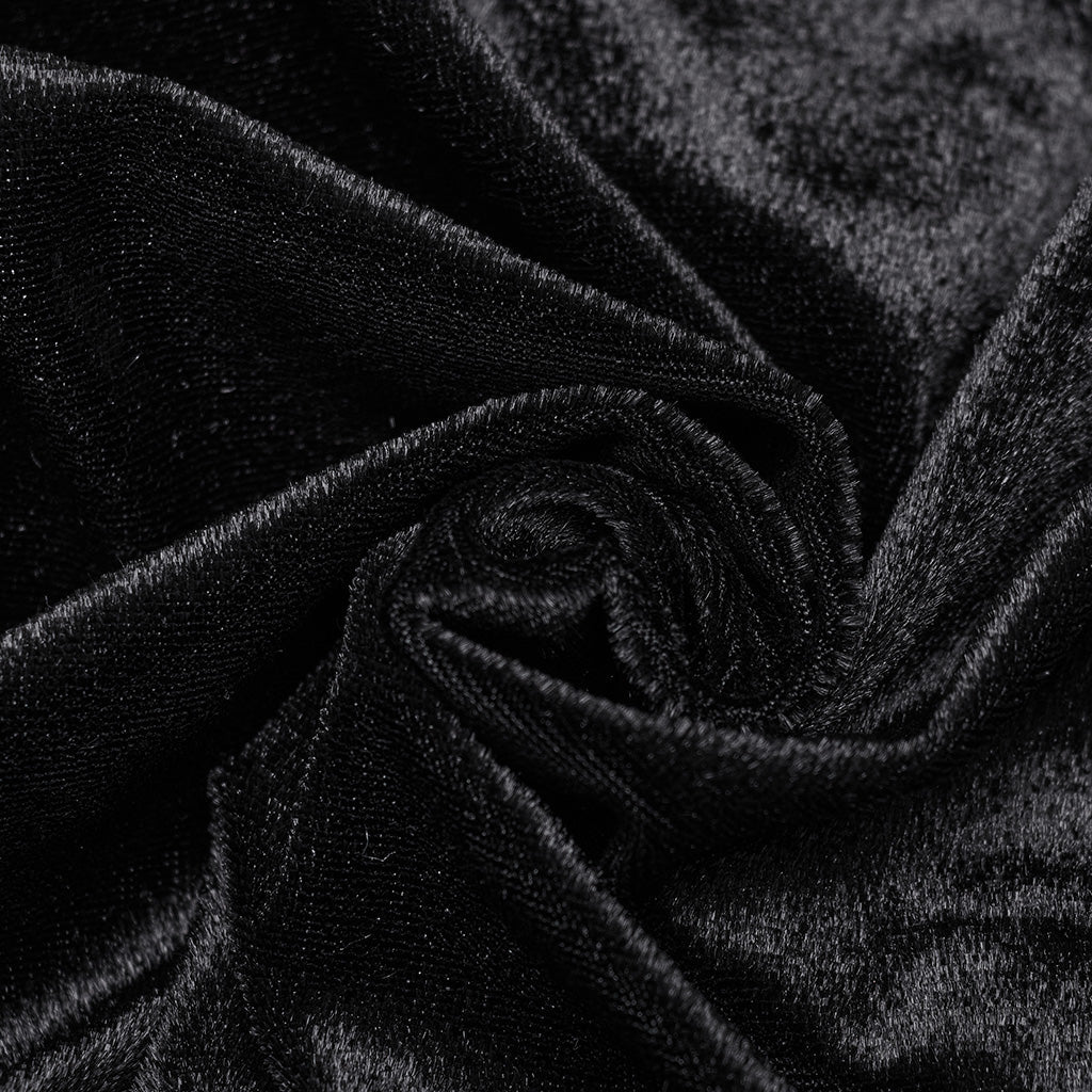 Detalle del tejido de terciopelo negro de la camisa victoriana