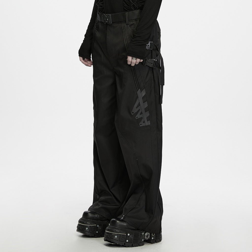 Lateral del pantalón techwear con hebillas en la cadera y aplicación de goma