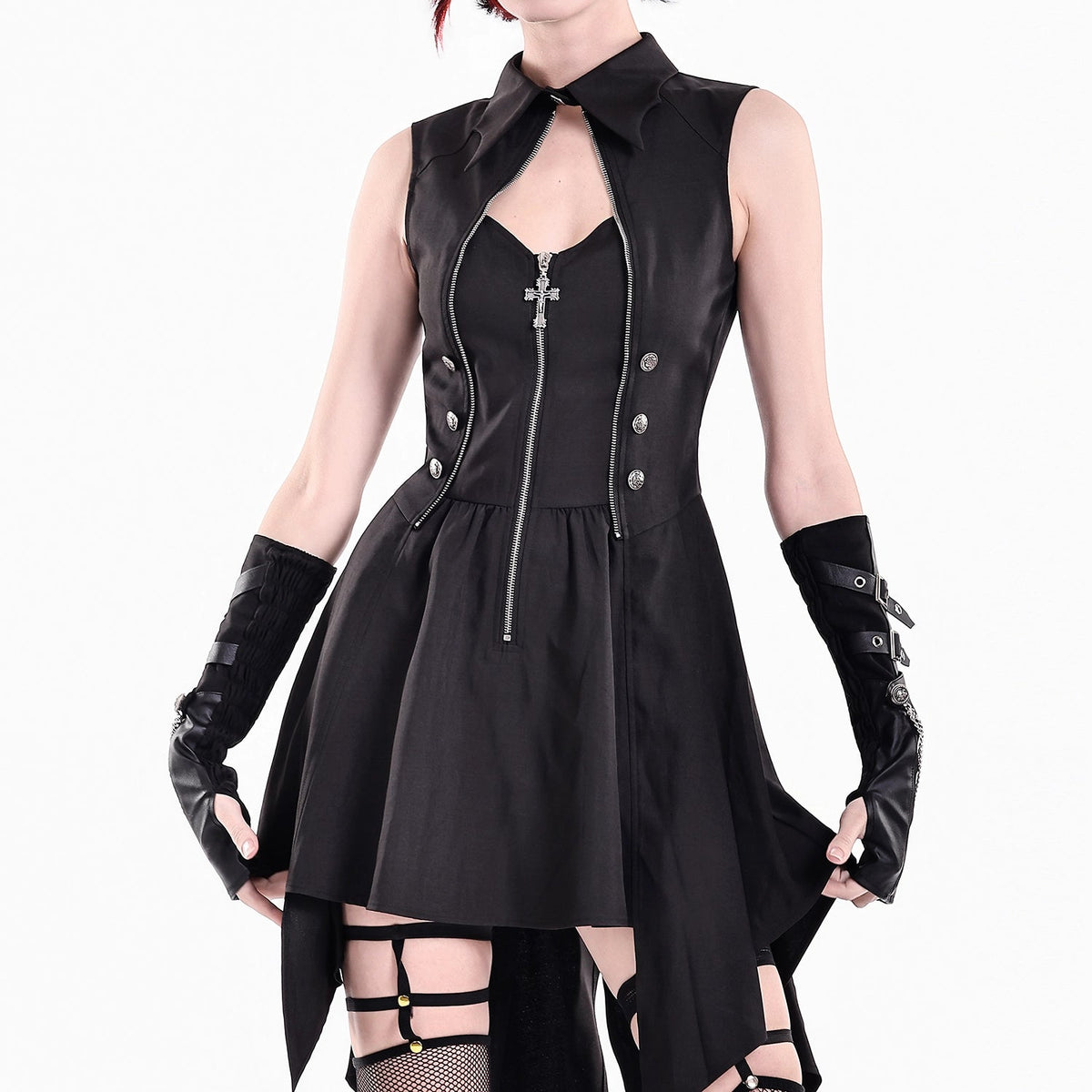 Vestido Punk Halter con Cola y Cremallera DW1208 de frente en modelo con guantes de cuero