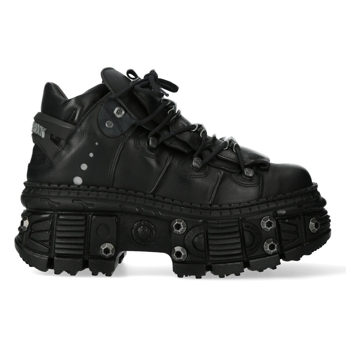 Lateral exterior del zapato New Rock M-WALL106-S25 con tornillos hexagonales en la plataforma